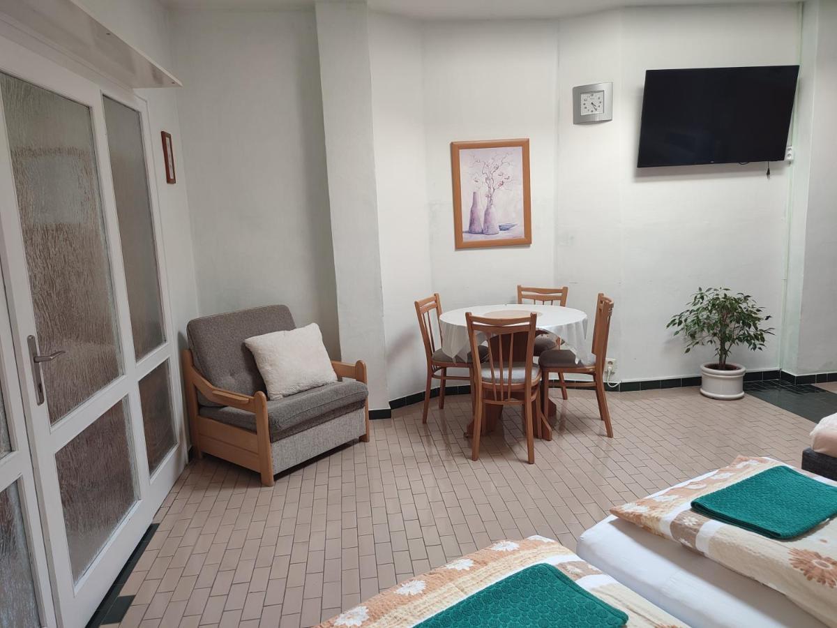 Apartamento Pension Dana Karaskova Kutná Hora Exterior foto